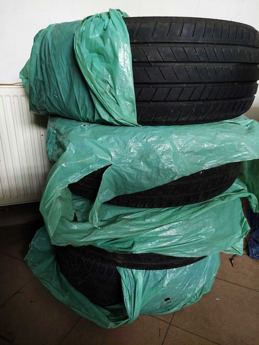 4 szt komplet opon letnich Bridgestone 245/50R19 105 W  SUV