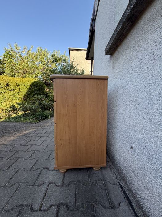 Komoda z imitacją drewna