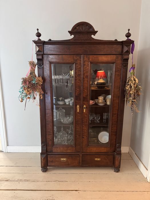 Zabytkowa witryna/ kredens