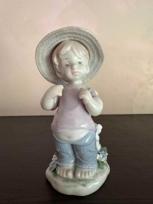 Порцеляна статуетка Хлопчик з собачатами Pavone Італія.