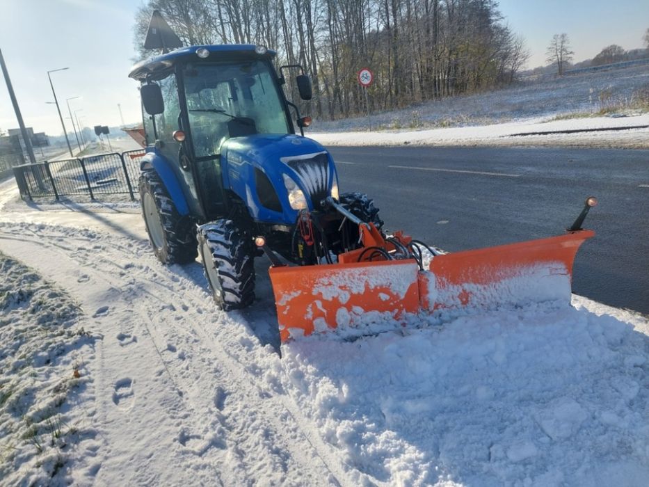 Odśnieżania chodników placów parkingów . Pabianice , Bełchatów