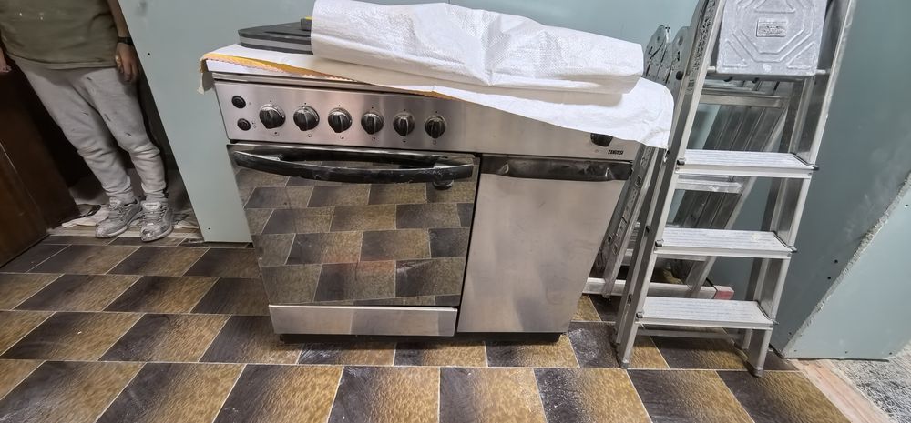 Fogão Zanussi a gás com forno embutido