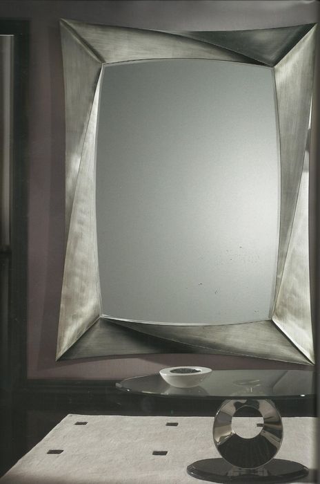 Duże lustro w asymetrycznej srebrnej ramie 106x80 cm