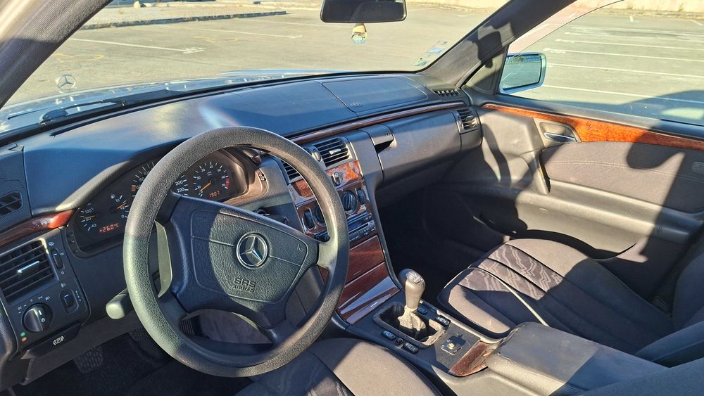 Mercedes E200 W210