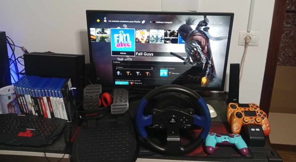 PS4 + Volante Thrustmaster + Comandos e Acessórios – Pack Completo