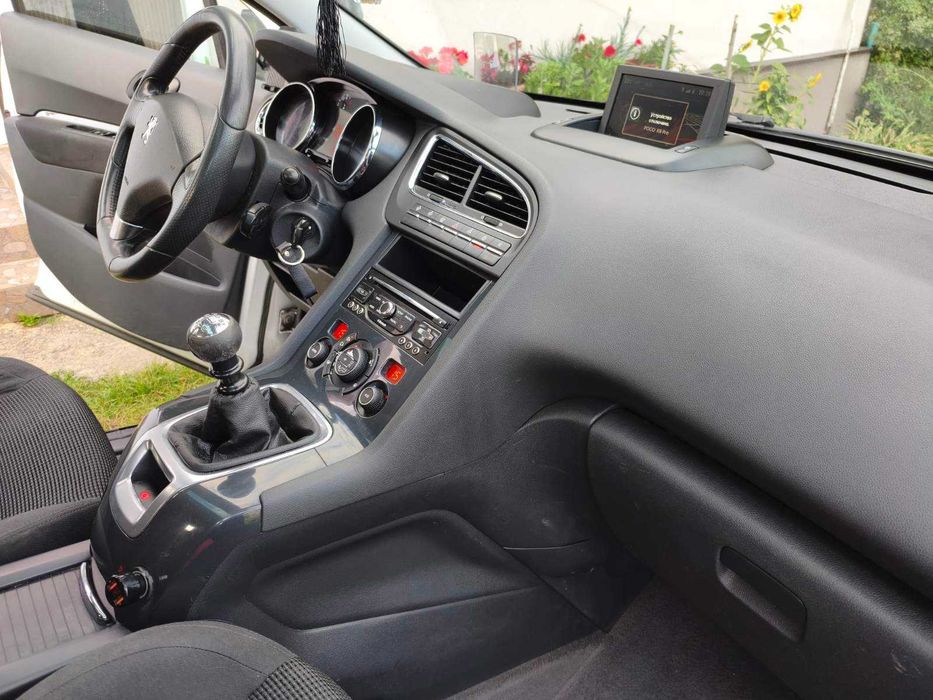 Продам автомобіль Peugeot 5008
