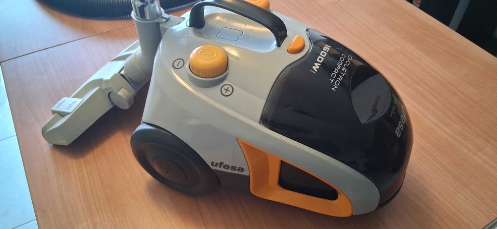 Aspirador cycletron compact UFESA 1600 W