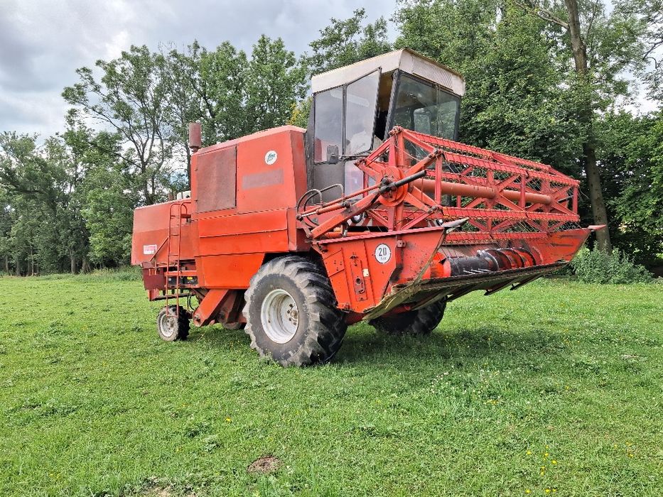 Kombajn Bizon Super Z056