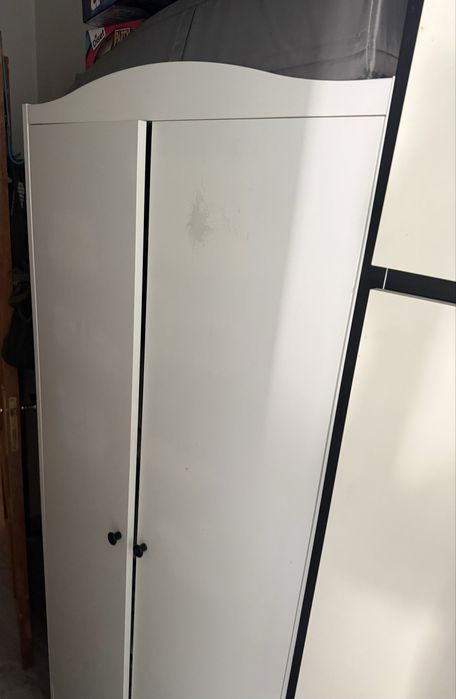 Armário de roupa branco