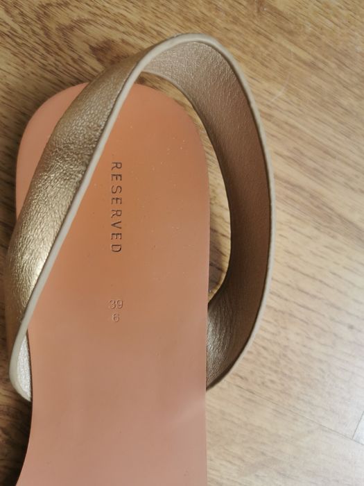 Złote sandały reserved