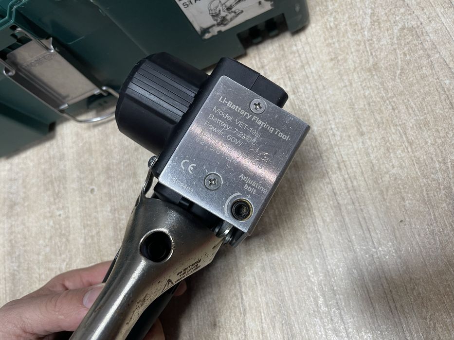 Value VET-19Li / акумуляторна вальцовка