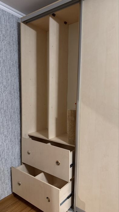 Шафа-купе 107×230см, 2 двері, дзеркало, полиці та шухляди