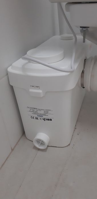 Zlew i pompa tłocząca do toalety