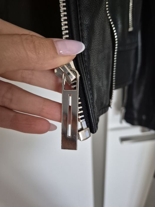 Czarna kurtka skóropodobna roz M