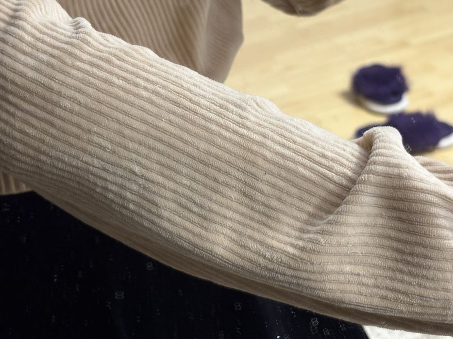 Golf beżowy Bershka