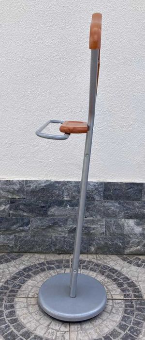 Cabideiro de Pé em Metal e Madeira