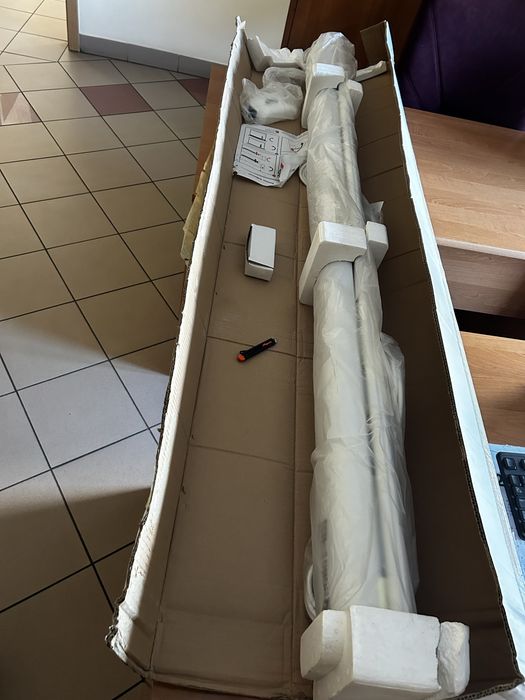 Ekaran projekcyjny scienny elektryczny Nobo 180