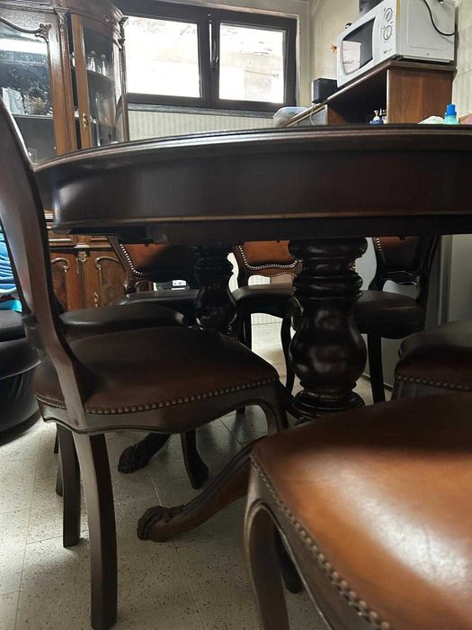 Conjunto de mesa e cadeiras