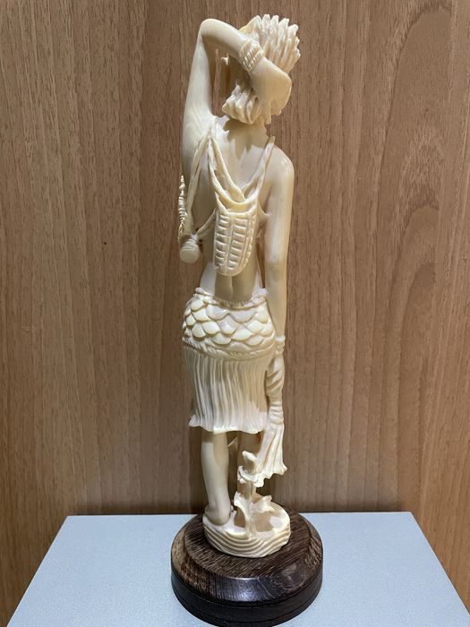 Статуэтка слоновая кость, африканская девушка