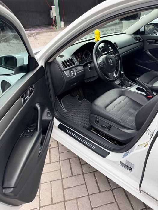 Продам Volkswagen Passat 2014 року SE