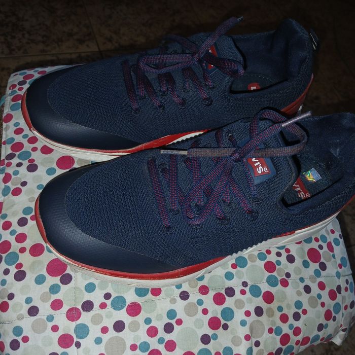 Levi's кросівки унісекс розмір 37. Устілка 23.5 см