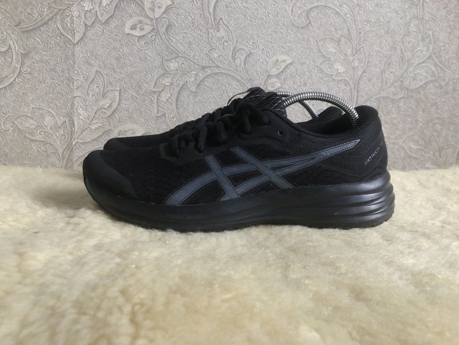 Оригінал, нові! Кросівки Asics для бігу, волейболу 41,5 41 40,5 40