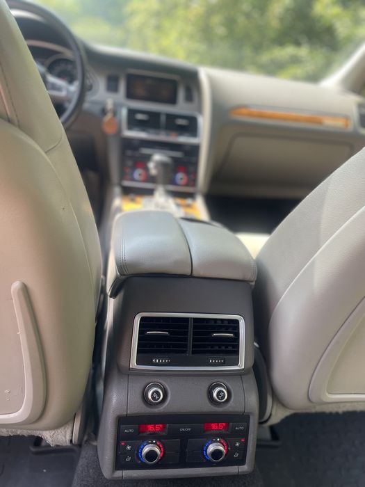 Власний сімейний автомобіль АУДІ Q 7