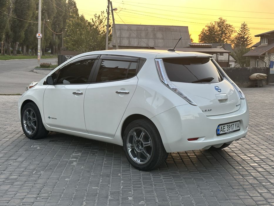 Машина авто в аренду Каменское такси Ниссан Nissan Leaf 24