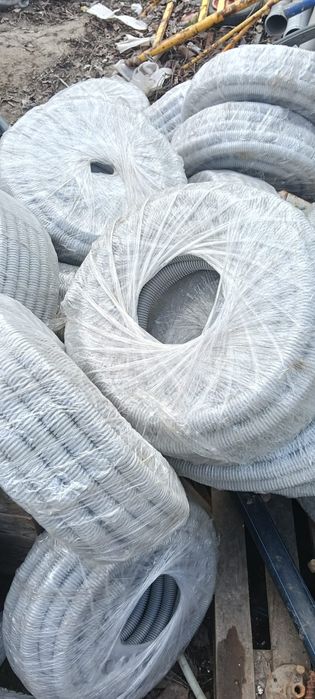 Труба гофрована гофра ПВХ з протяжкою діам.32 мм та 25мм