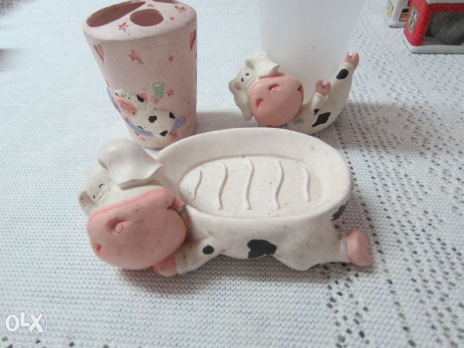 Conjunto Setita para Casa-de-Banho Côr-de-Rosa- Saboneteira , Copo e S