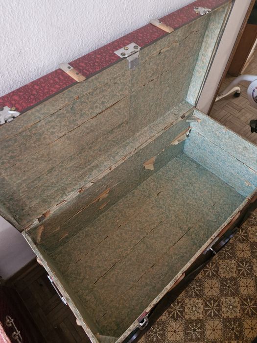 Arca vintage com metal