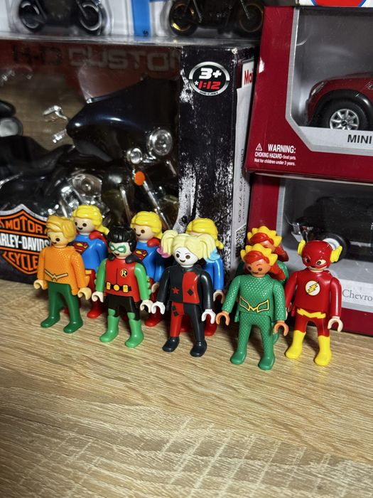 Обмін або продаж колекційних фігурок LEGO Kinder DC герої