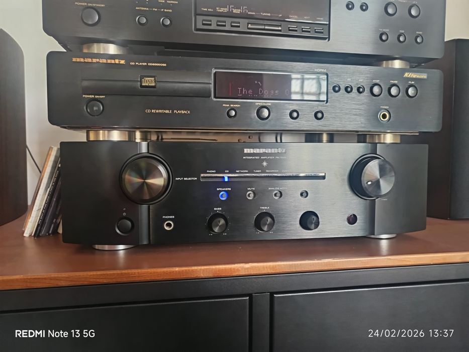 Amplificador stereo Marantz PM 7005 com comando