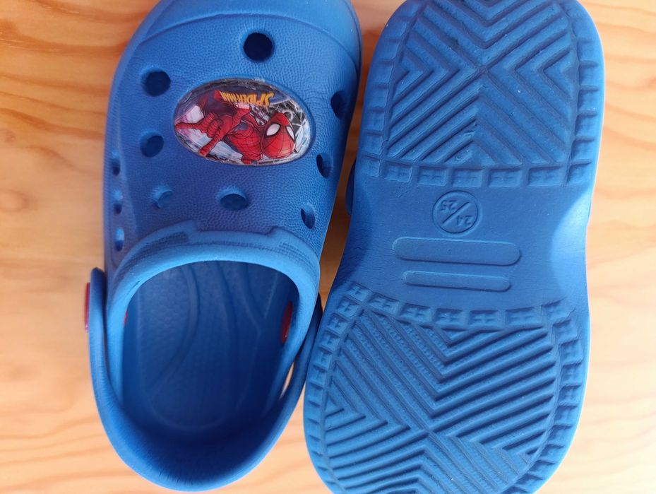 Socas de menino. 24-25.