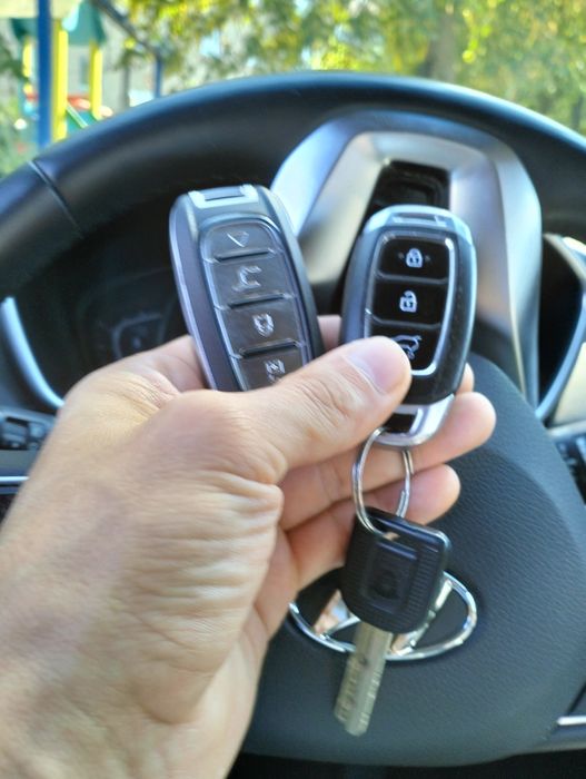 Виготовлення автомобільних ключів на місці на спец інструменті