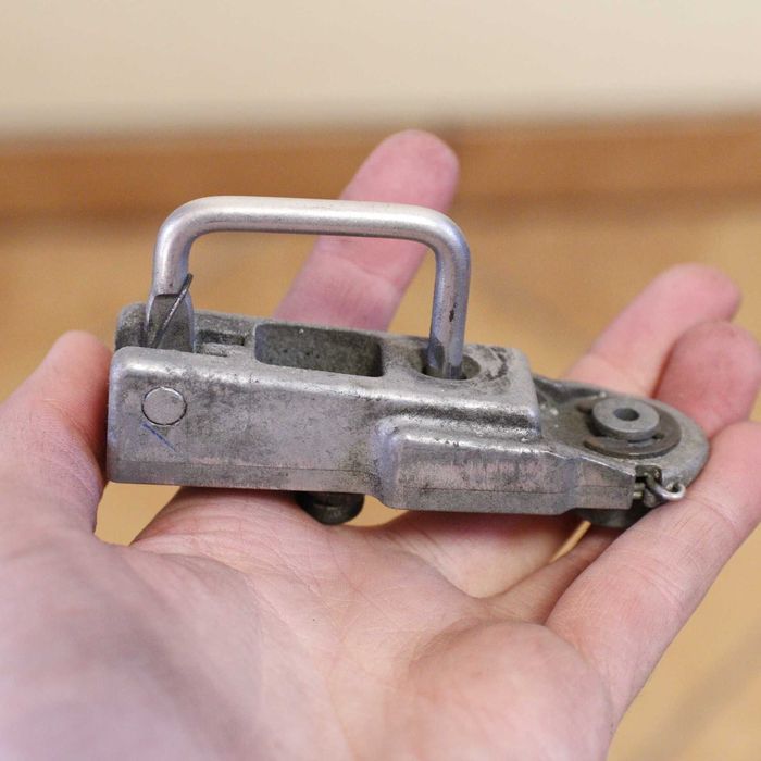 6034 Dźwignia zaczep uchwyt zabezpieczenia kasku Honda Goldwing GL1800