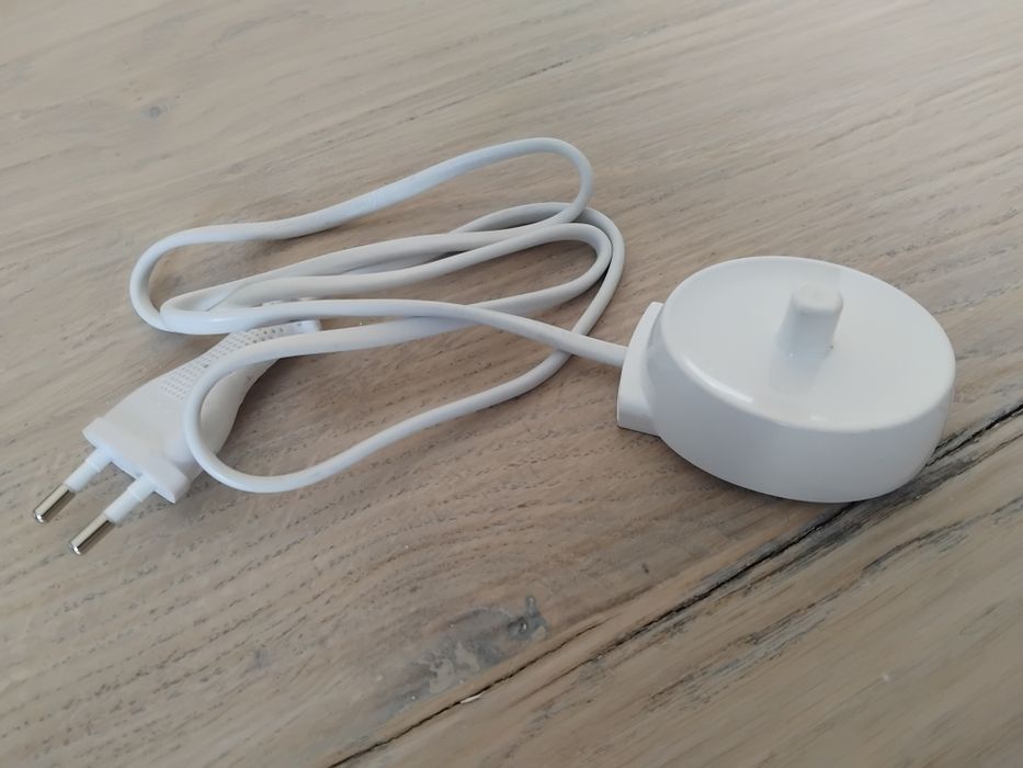 Oryginalna ładowarka do szczoteczek Oral-B.