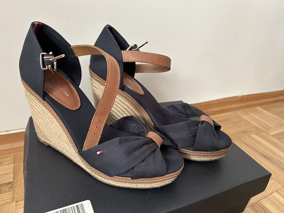 Sandaly na koturnie Tommy Hilfiger