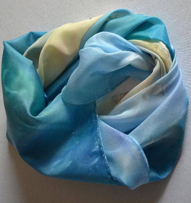 Jedwabna apaszka ręcznie malowana -Spacer.