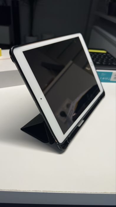IPad 7 gen 32GB Rose + rysik Baseus+ klawiatura Logitech + etui