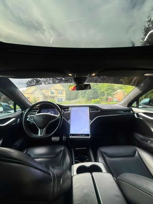 Tesla Model S P85D      2015