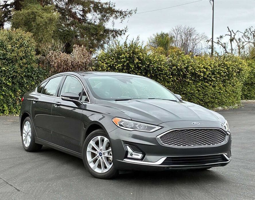 Ford Fusion Energi Titanium      2019