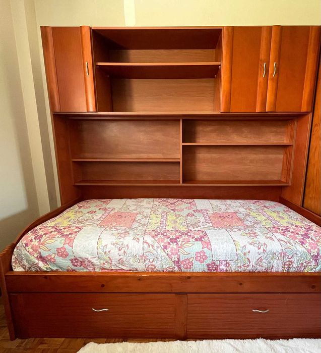 Moveis de quarto. Em Peniche.