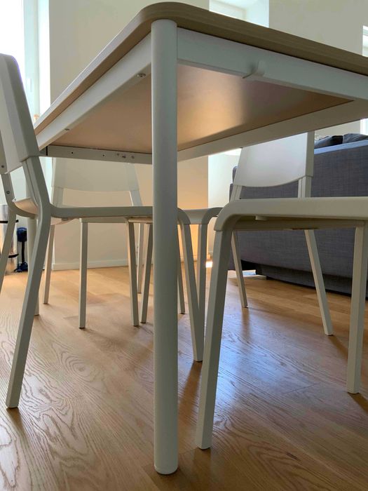 Mesa Multiuso + 4 Cadeiras Brancas IKEA - Ideal para Espaços Pequenos