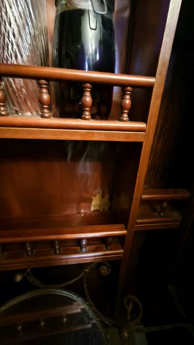 Móvel bar com espelhos