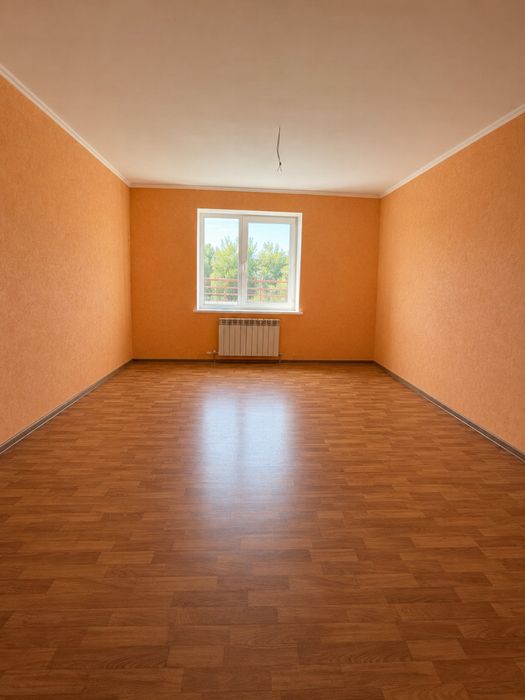 Продам  сучасний будинок в с Володарка