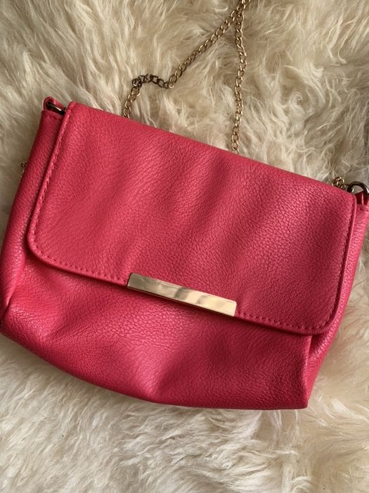 Malas cor de rosa Bershka e Parfois