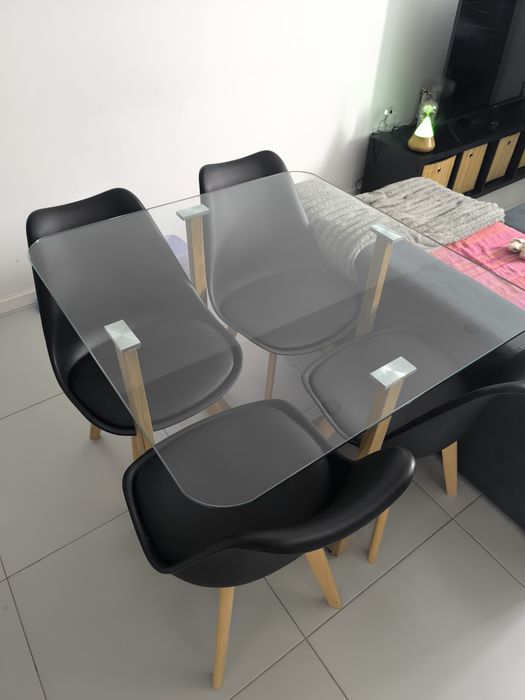 Mesa com 4 cadeiras