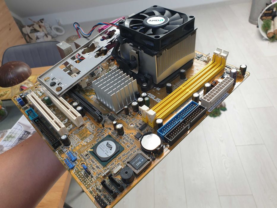 Płyta główna ASUS M2V-TVM Socket AM2 DDR2 PCIE PCI blaszka i chłodze..