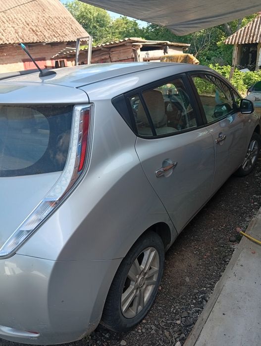 Продам Nissan leaf